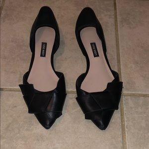 size 7.5 Nine West black flats